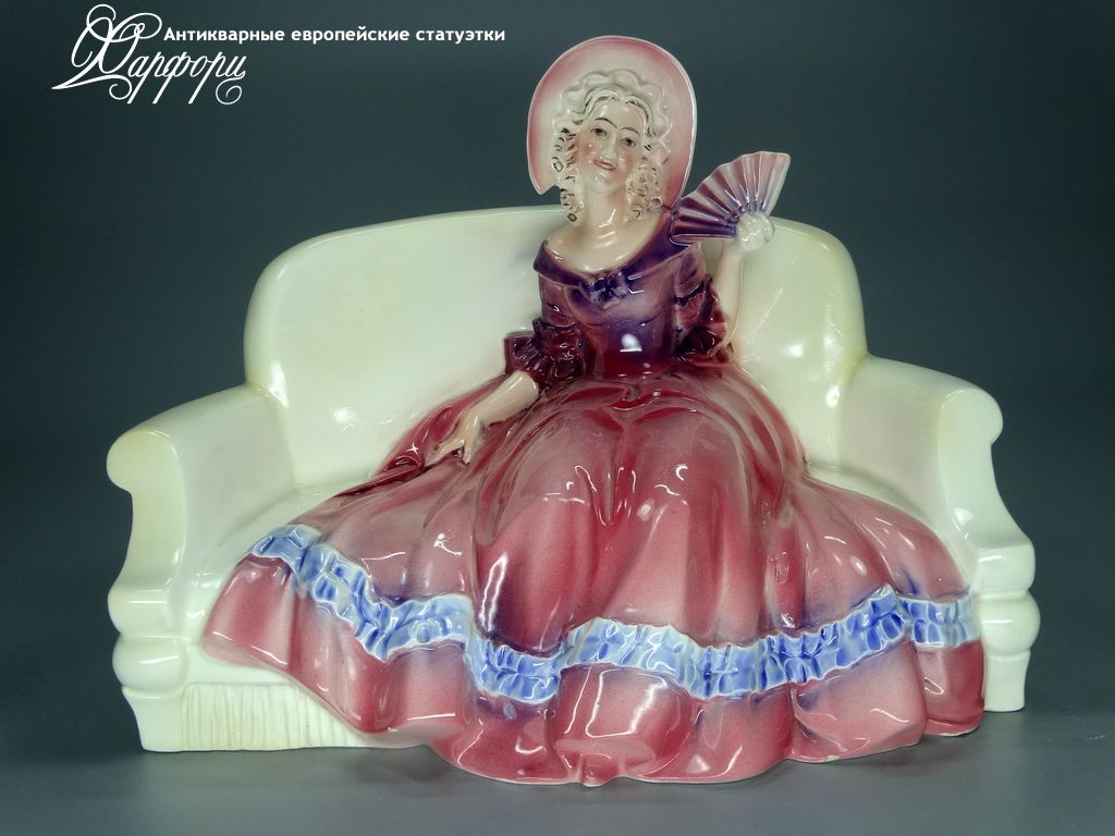 Купить фарфоровую статуэтку Katzhutte Дама на диване